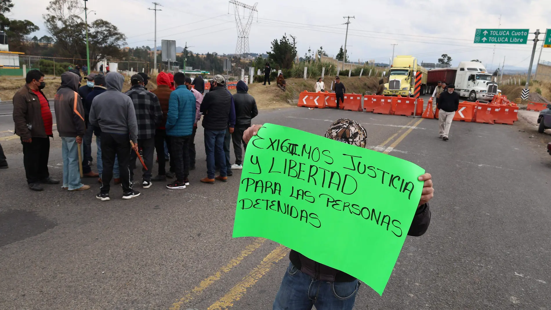 bloqueo carretera Toluca-Zitácuaro